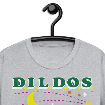 Camiseta unisex DILDOS (Amigo, me encanta hacer cosas al aire libre)