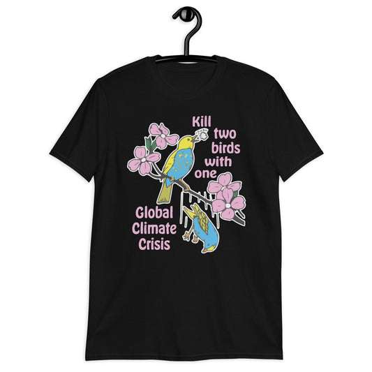 Mata dos pájaros de un tiro con una crisis climática global. Camiseta unisex de manga corta